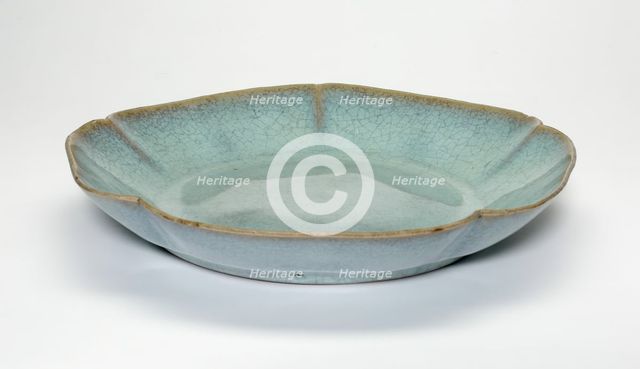 Dish with Floral Petal Rim, Qing dynasty (1644-1911), Yongzheng period (1723-1735). Creator: Unknown.