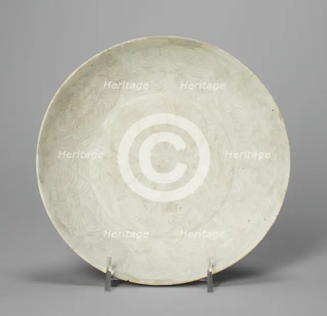 Dish with Floral Scrolls, Song dynasty (960-1279). Creator: Unknown.