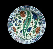 Dish with leaf and flowers, late 16th century