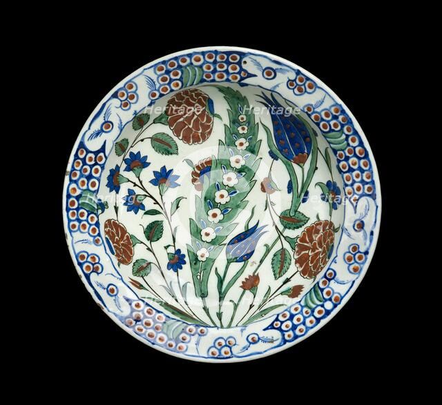 Dish with leaf and flowers, late 16th century. Artist: Unknown.