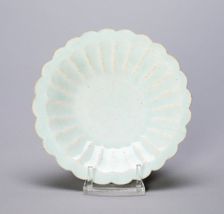 Dish with Lobed Cavetto and Foliate Rim, Song dynasty (960-1279), 11th/12th century. Creator: Unknown