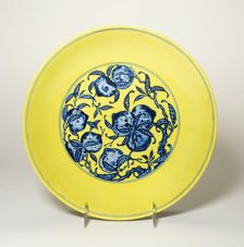 Dish with Peaches and Morning Glory, Qing dynasty (1644-1912), probably 19th century. Creator: Unknown