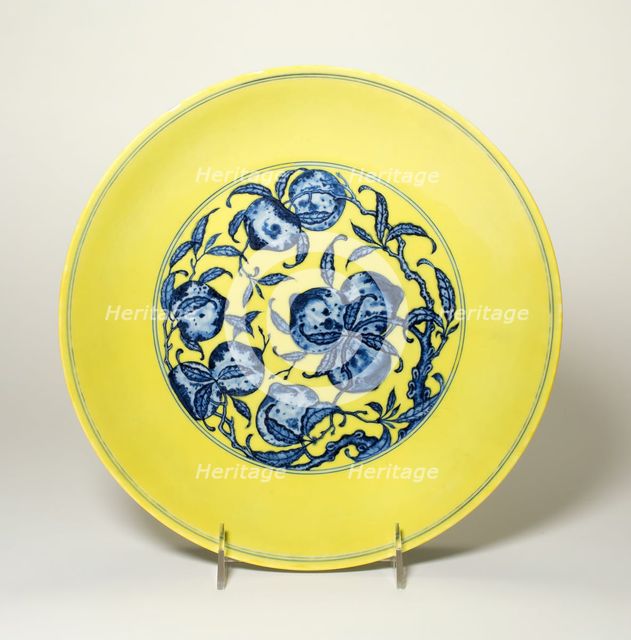 Dish with Peaches and Morning Glory, Qing dynasty (1644-1912), probably 19th century. Creator: Unknown.