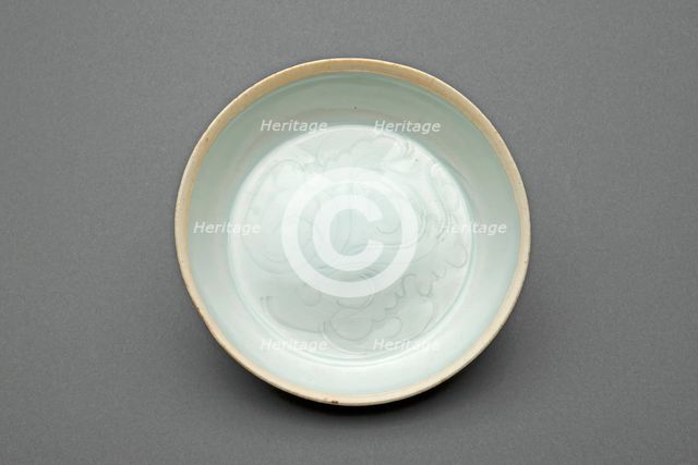 Dish with Sketchy Floral Scrolls, Song dynasty (960-1279). Creator: Unknown.
