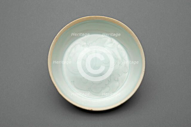 Dish with Sketchy Floral Scrolls, Song dynasty (960-1279). Creator: Unknown.