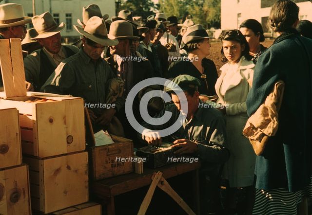 Distributing surplus commodities, St. Johns, Ariz., 1940. Creator: Russell Lee.