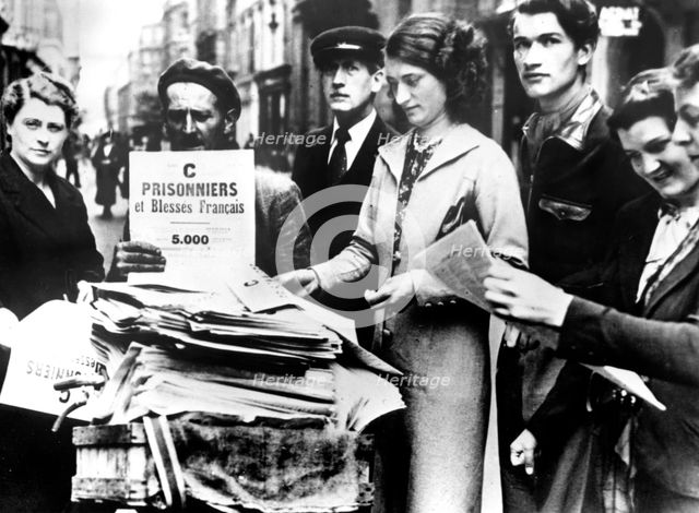Distribution of the first official lists of wounded and captured French people, Paris, 25 July 1940. Artist: Unknown