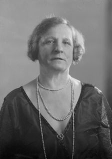 Dr. Alma Arnold, portrait photograph, 1927 Feb. 3. Creator: Arnold Genthe