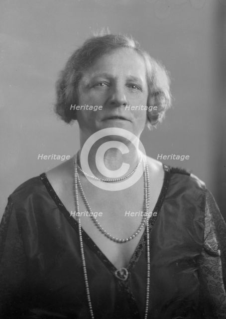 Dr. Alma Arnold, portrait photograph, 1927 Feb. 3. Creator: Arnold Genthe.