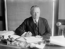 Dr. F.F. Simpson, Lt. Col., U.S.A., Head of Medical Division of War Industries...,1917 Creator: Harris & Ewing