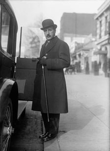 Dr. Rafael Elizalde, Minister from Ecuador, Snap, 1917. Creator: Harris & Ewing