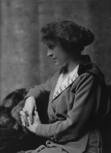 Drum, John S., Mrs., portrait photograph, 1913. Creator: Arnold Genthe