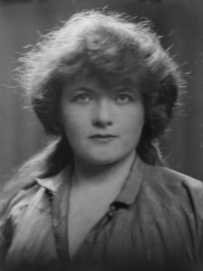 Drayton, W.H., Mrs., portrait photograph, 1916 May 8. Creator: Arnold Genthe