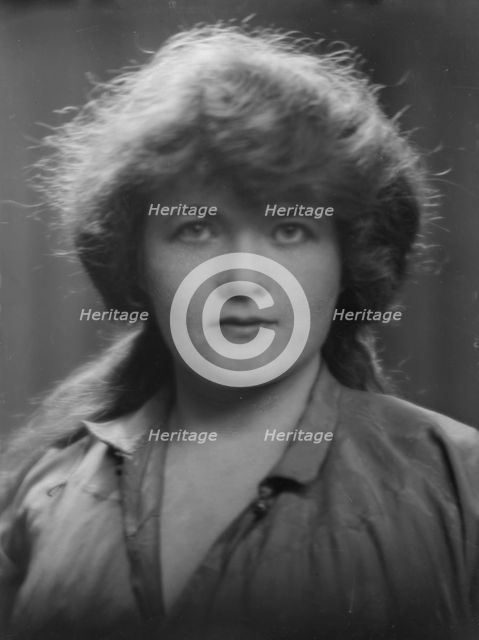 Drayton, W.H., Mrs., portrait photograph, 1916 May 8. Creator: Arnold Genthe.
