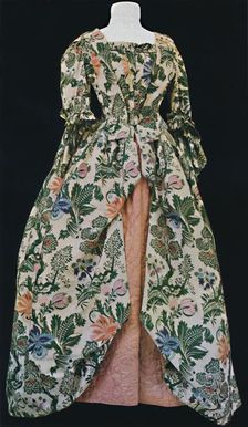Dress of Spitalfields silk, with pink satin quilted petticoat. Second half of eighteenth century