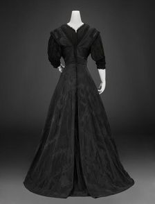 Dress (possibly for mourning), about 1910. Creator: Unknown