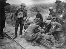 Dressing wounds of British, 18 Aug 1918. Creator: Bain News Service