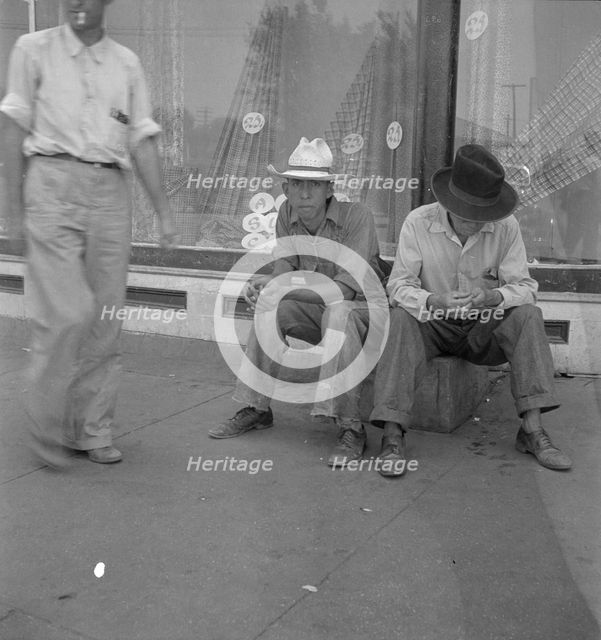 Drought farmers come to town, Sallisaw, Sequoyah County, Oklahoma, 1936. Creator: Dorothea Lange.
