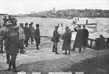 Du Bosphore a L'Adriatique; Debarquement a la Pointe du Serail, a Constantinople, le 22 novembre. Creator: Unknown