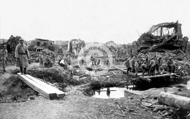 'Du tardenois a la Picardie; en Picardie: le passage de l'Avre, entre Morisel et Moreuil, le 8 aout  Creator: Unknown.