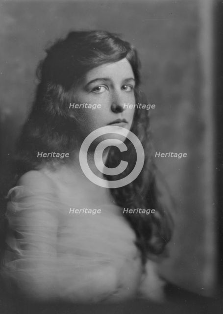 Duvall, Miss, portrait photograph, 1916. Creator: Arnold Genthe.