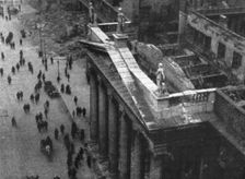 Dublin Apres L'Emeute; Le porche du Post Office central, dans Sackville Street, vu de la..., 1916. Creator: Unknown