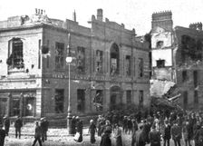 Dublin Apres L'Emeute; Liberty Hall, quartier general des insurges, qui fut bombarde par..., 1916. Creator: Unknown