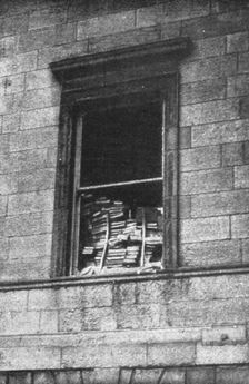 Dublin Apres L'Emeute; Une fenetre du Palais de Justice barricadee avec les livres de la..., 1916. Creator: Unknown