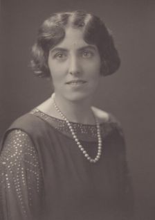 Duchess Elisabetta Sasso-Ruffo di Sant Antimo (1886-1940) , 1937