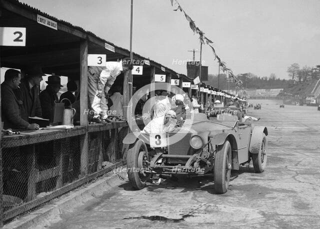 Dudley Froy and George Field's Invicta at the JCC Double Twelve race, Brooklands, 8/9 May 1931. Artist: Bill Brunell.