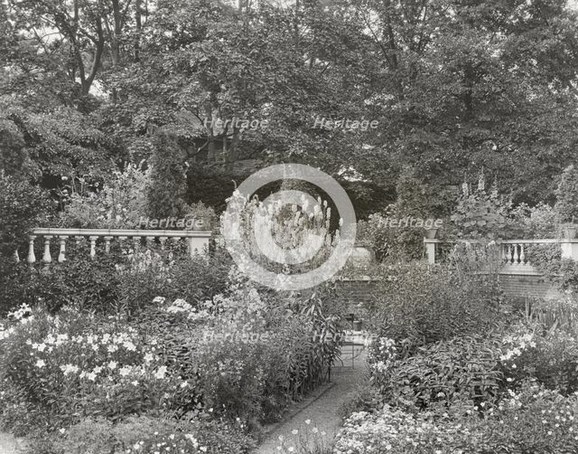 Dudley Leavitt Pickman, Jr., house, 213 Hale Street, Beverly, Massachusetts, 1926. Creator: Frances Benjamin Johnston.