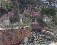 Dudley Leavitt Pickman, Jr., house, 213 Hale Street, Beverly, Massachusetts, 1926. Creator: Frances Benjamin Johnston