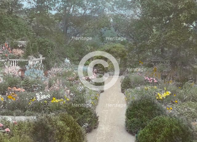 Dudley Leavitt Pickman, Jr., house, 213 Hale Street, Beverly, Massachusetts, 1926. Creator: Frances Benjamin Johnston.