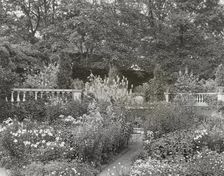Dudley Leavitt Pickman, Jr., house, 213 Hale Street, Beverly, Massachusetts, 1926. Creator: Frances Benjamin Johnston
