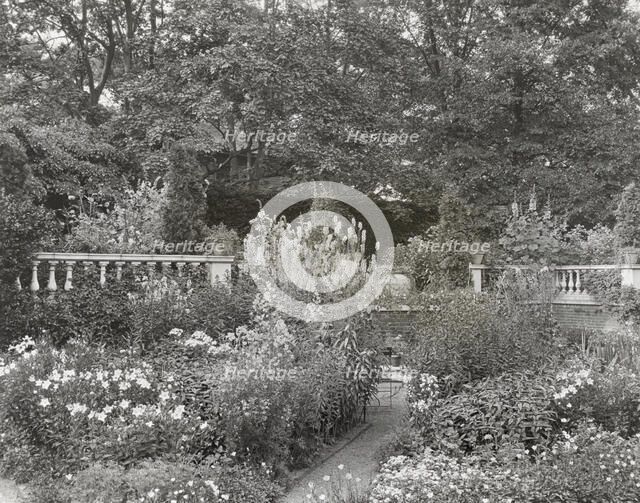 Dudley Leavitt Pickman, Jr., house, 213 Hale Street, Beverly, Massachusetts, 1926. Creator: Frances Benjamin Johnston.