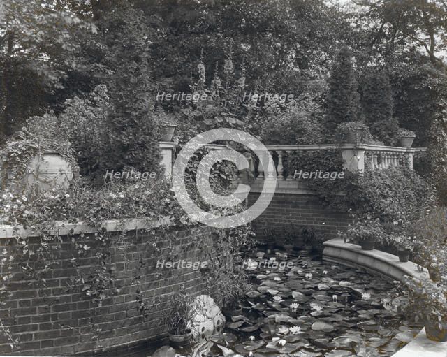 Dudley Leavitt Pickman, Jr., house, 213 Hale Street, Beverly, Massachusetts, 1926. Creator: Frances Benjamin Johnston.