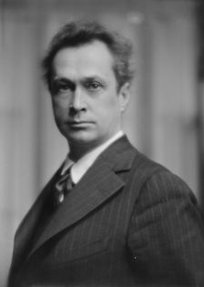 Duncan, Augustin, Mr., portrait photograph, between 1915 and 1921. Creator: Arnold Genthe