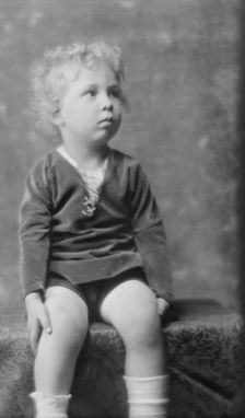 Duncan, Angus, Master, portrait photograph, 1915 June 25. Creator: Arnold Genthe
