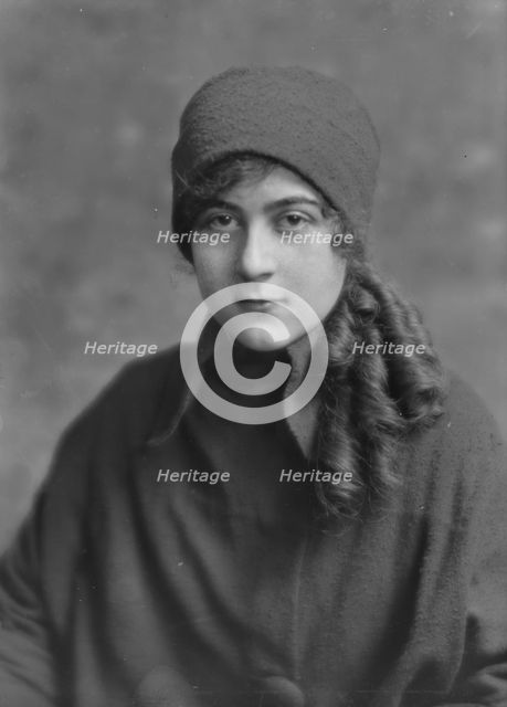 Duncan, Isabelle, Miss, portrait photograph, 1916 Apr. 24. Creator: Arnold Genthe.