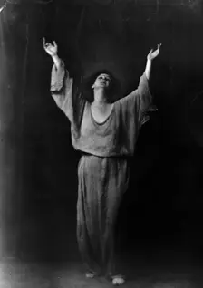 Duncan, Isadora, portrait photograph, between 1916 and 1918. Creator: Arnold Genthe
