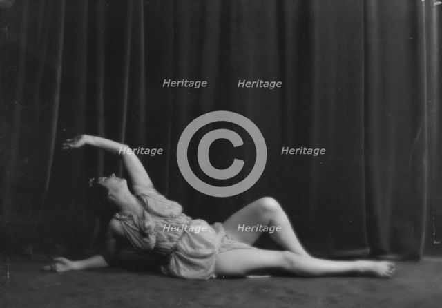 Duncan, Isadora, portrait photograph, between 1916 and 1918. Creator: Arnold Genthe.
