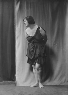 Duncan, Isadora, portrait photograph, between 1916 and 1918. Creator: Arnold Genthe