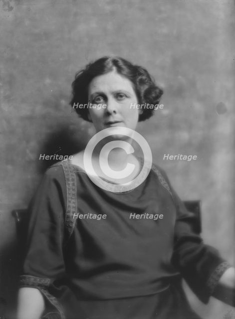 Duncan, Isadora, portrait photograph, between 1916 and 1918. Creator: Arnold Genthe.