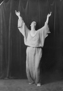 Duncan, Isadora, portrait photograph, between 1916 and 1918. Creator: Arnold Genthe