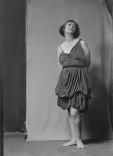 Duncan, Isadora, portrait photograph, between 1916 and 1918. Creator: Arnold Genthe