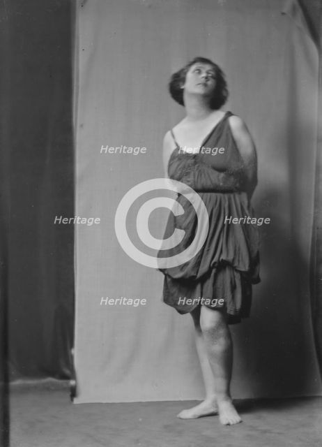 Duncan, Isadora, portrait photograph, between 1916 and 1918. Creator: Arnold Genthe.