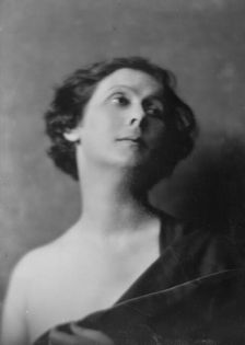 Duncan, Isadora, portrait photograph, between 1916 and 1918. Creator: Arnold Genthe