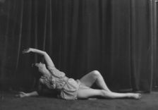 Duncan, Isadora, portrait photograph, between 1916 and 1918. Creator: Arnold Genthe