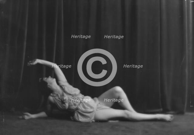 Duncan, Isadora, portrait photograph, between 1916 and 1918. Creator: Arnold Genthe.