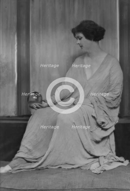 Duncan, Isadora, portrait photograph, between 1916 and 1918. Creator: Arnold Genthe.